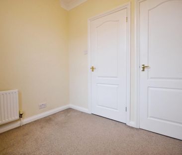 2 bedroom Flat To Let - Photo 4