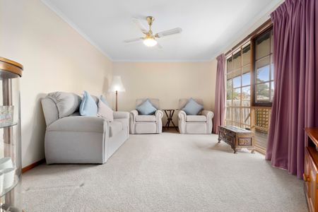 Warm, Welcoming, and Wonderfully Positioned - Photo 2