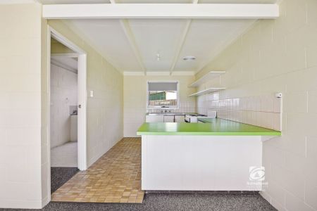 UPDATED & CONVENIENT! - Photo 5