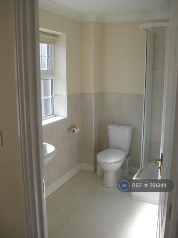 4 bedroom detached house to rent - Photo 4