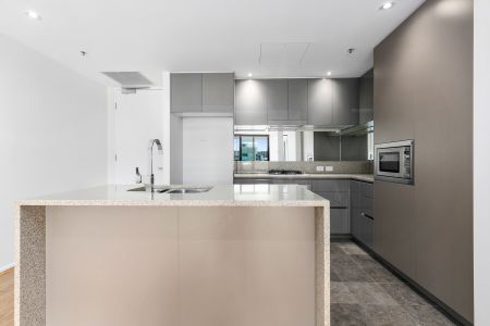 In The Heart Of The City - Photo 3