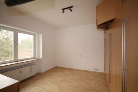 Te huur: Deels gemeubeld dakappartement met 2 slaapkamers en autostaanplaats. - Foto 5