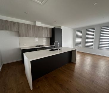 MODERN STYLE TOWNHOUSE - 2 BEDROOM - Photo 4
