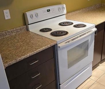 For Lease - 106 Bonnie Braes Drive, Brampton, Ontario - Photo 3