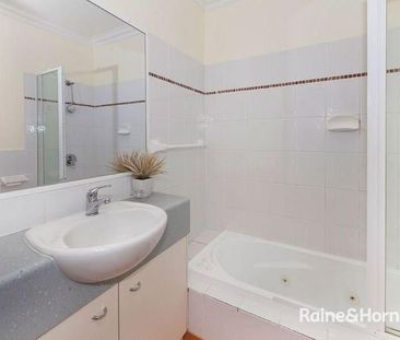 Fully Furnished Townhouse - Perfect for University - Photo 6