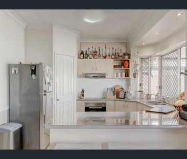 Comfortable Family Living in a Convenient Waterford Location! - Photo 4