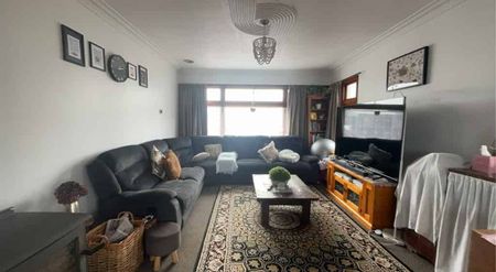 Family Home in Gladstone - Photo 2