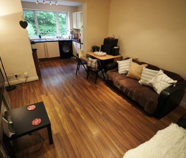 5 Bed - 2 Headingley Crescent, Headingley, Leeds - LS6 3EH - Student - Photo 6