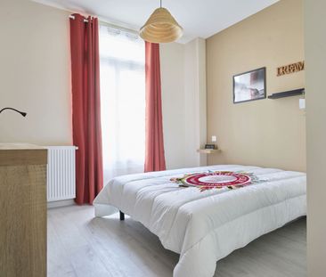 CHAPITRE B Roommate 6 Bedrooms at Reims - Photo 3