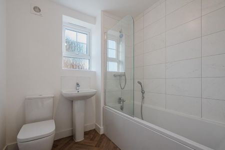 3 bedroom semi-detached house to rent - Photo 5