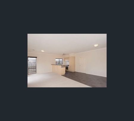 13 Earlston Place, Craigieburn, Vic 3064 - Photo 2