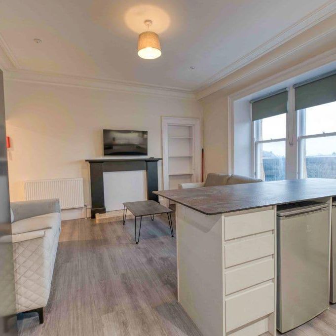 8 bedroom flat share to rent - Photo 1