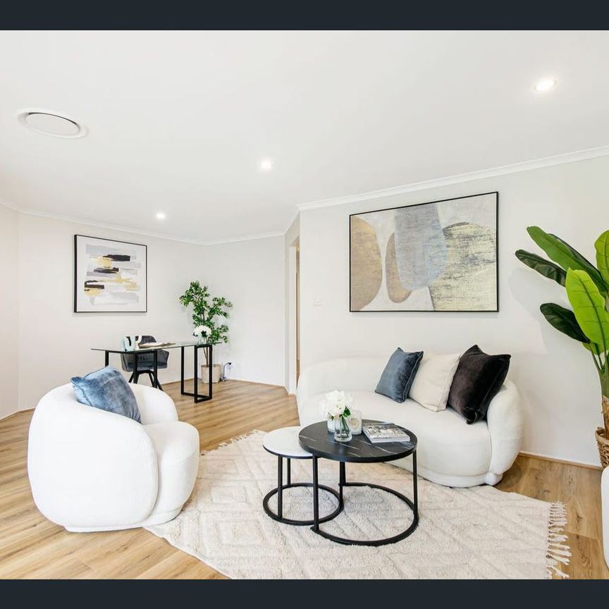 Prime location 3 bedroom renovated home - Photo 1