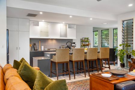 12 Refinery Parade, New Farm QLD 4005 - House For Rent - $2,200 | Domain - Photo 4