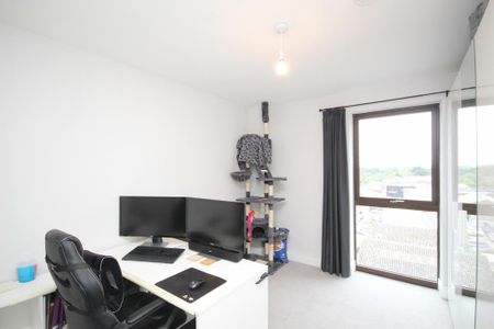 3 bedroom flat to rent - Photo 4