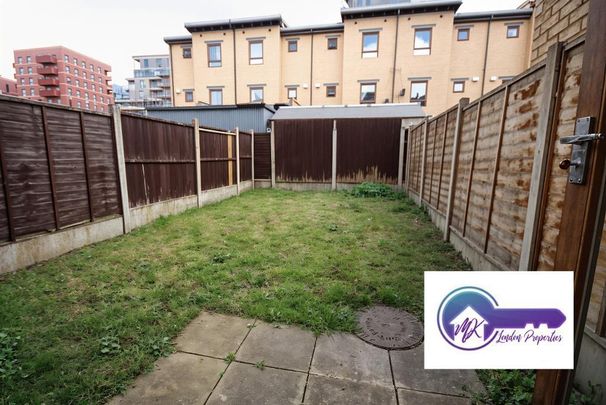 1 bedroom in a flat share to rent - Photo 1