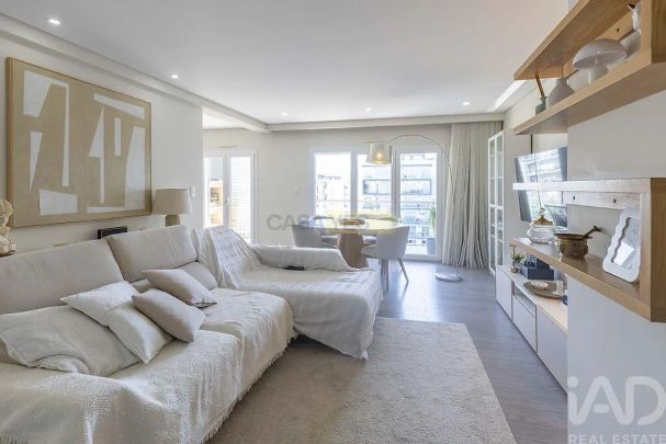 Apartment T2 in Póvoa de Santo Adrião e Olival Basto, Odivelas - Photo 1