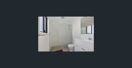 Modern Townhouse Living in the Heart of Ripley – Low Maintenance & High Convenience - Photo 4