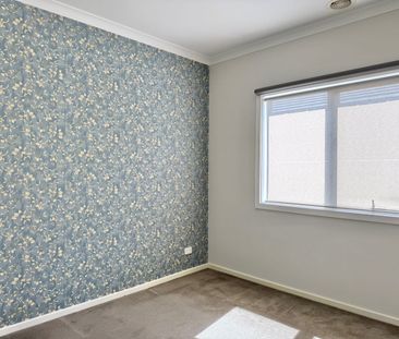 For Lease - Stylish Family Home with Space, Comfort & Convenience - Photo 6