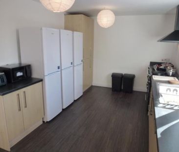 1 bedroom in a house share to rent - Photo 4