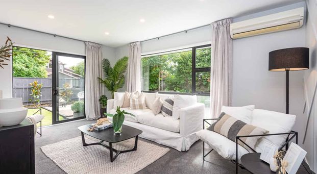 Front 3 bedroom townhouse - Photo 1