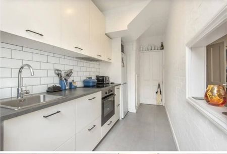 Room in a Shared House, Greenstead Gardens, SW15 - Photo 4