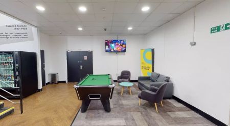 Large Highest Double Ensuite - Photo 3