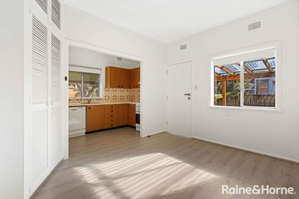 Stunning Family Home in Roselands! - Walking Distance To Roselands Centro - Photo 1