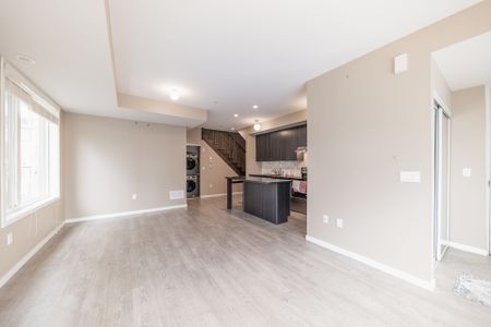 For Lease - 600 Alex Gardner Circle Unit# 107, Aurora, Ontario - Photo 2