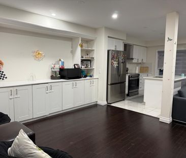 For Lease - 2352 Hill Rise Street, Oshawa, Ontario - Photo 2