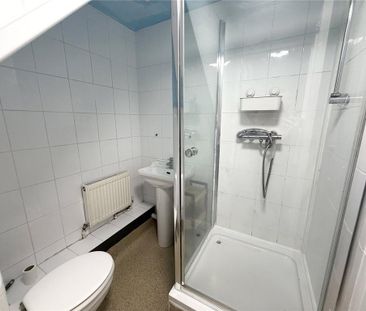 1 bedroom in a house share to rent - Photo 4