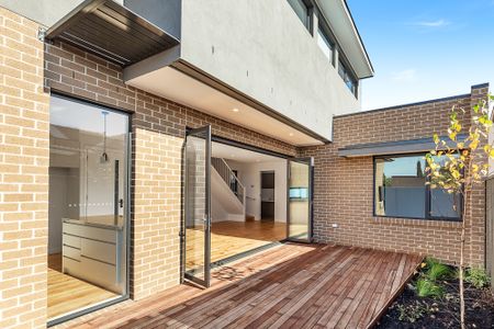 19 Cecil Street, Bentleigh East VIC 3165 - Townhouse For Rent | Domain - Photo 4