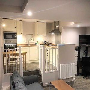 1 bedroom private hall to rent - Photo 2