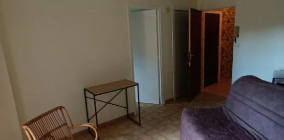 LOCATION STUDIO MEUBLÉ MARVEJOLS - Photo 2