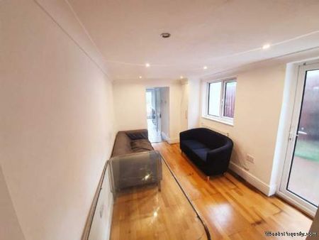 5 bedroom property to rent in London - Photo 3