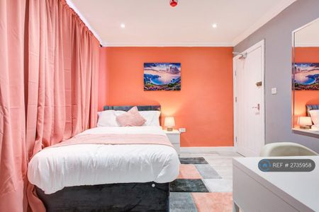 1 bedroom in a house share to rent - Photo 2