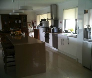 Helensvale - Photo 5