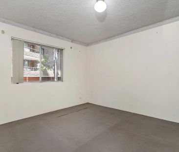 Spacious 2-Bedroom apartment - Photo 2