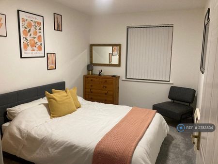 2 bedroom flat to rent - Photo 4