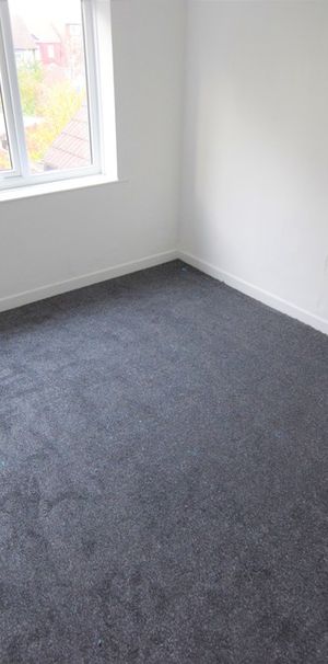 To Let 1 Bed Flat - Photo 1