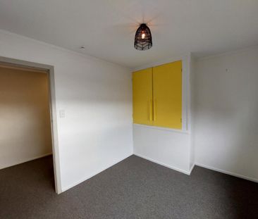 Three Bedroom Central Family home - Photo 4