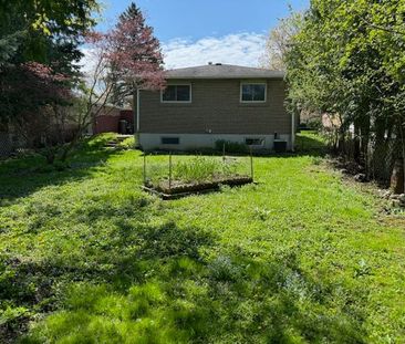 For Lease - 8 Devins Drive Unit# Main Floor, Aurora, Ontario - Photo 2