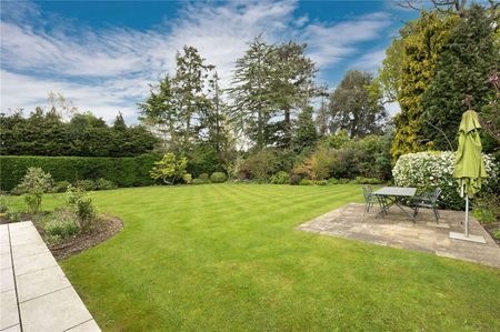 A beautiful family home at the end of a most desirable road extending to over 9,200 sq. ft., offering exceptional living across 4 floors. - Photo 2