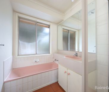 charming 3 bedroom home - Photo 5