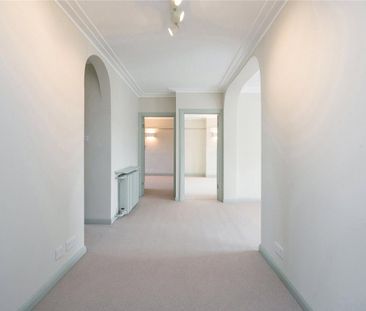 2 bedroom flat in Richmond - Photo 1