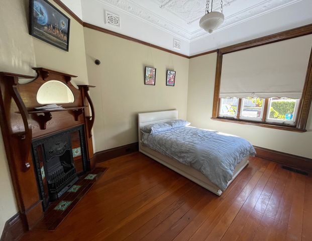 Burwood - Photo 1