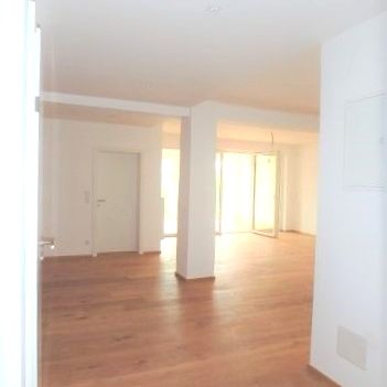 Neuwertige 2-Zimmer Wohnung mit Wintergarten, Lift und Parkplatz - Foto 1