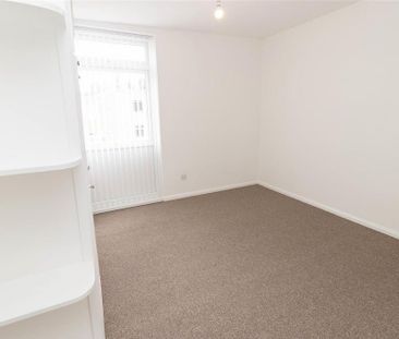 3 bedroom end of terrace house to rent - Photo 1