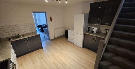 Royal Park Road, Hyde Park, LS6 1NH - Photo 3