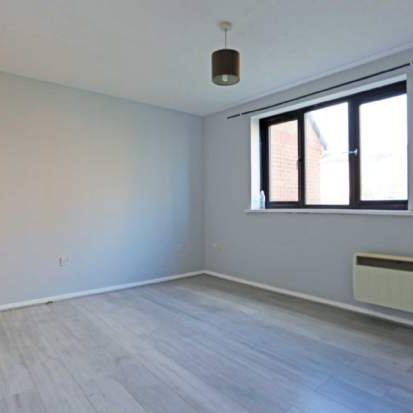 1 bedroom property to rent in Dagenham - Photo 1